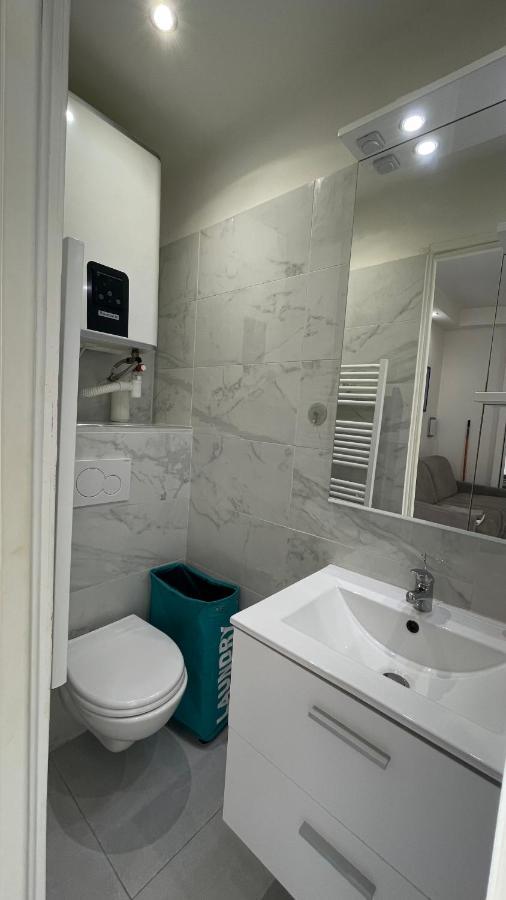 Studio rue piétonne proche plage Menton Extérieur photo